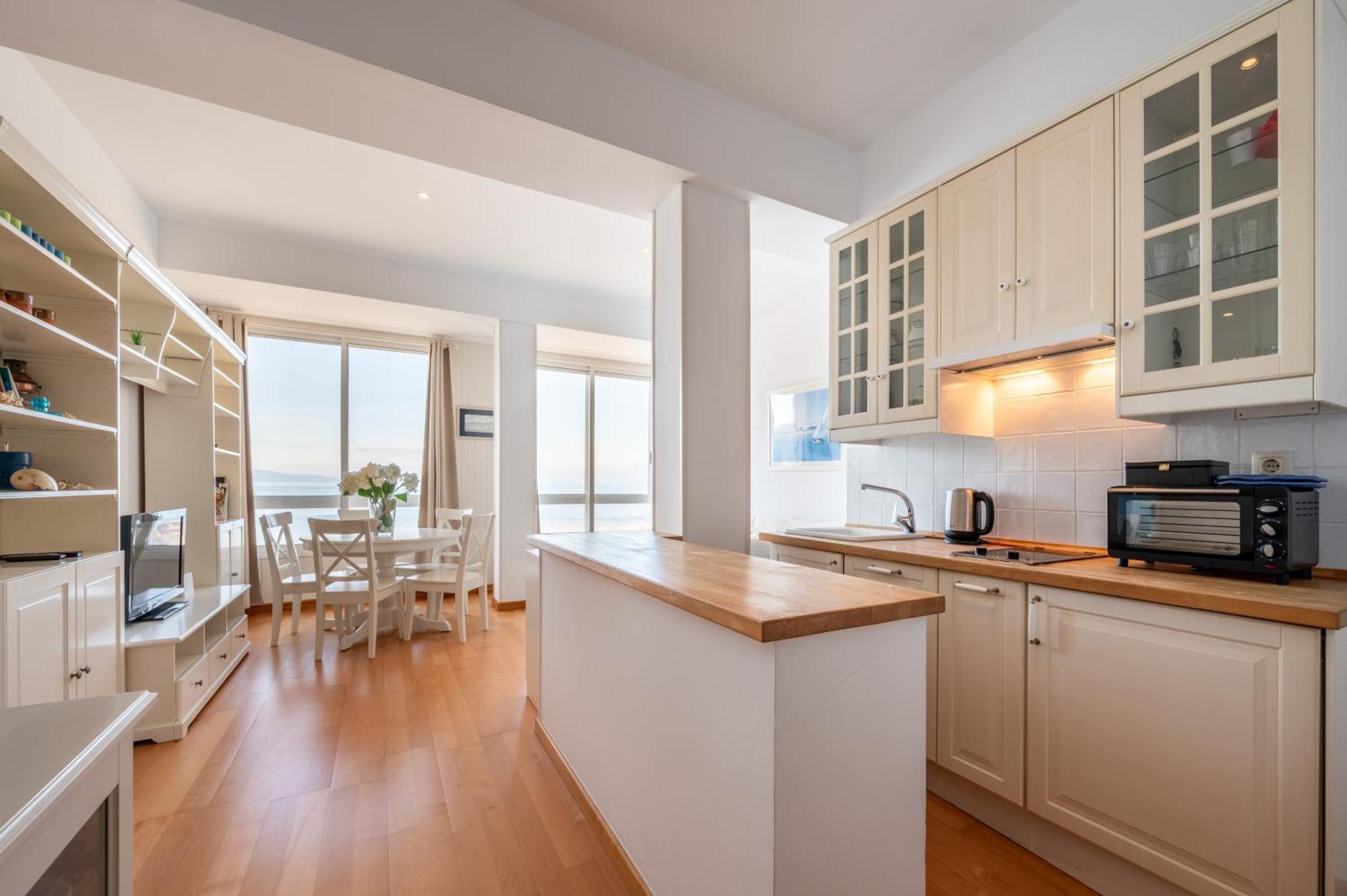 Fee4me Front Line Flat In Caion Laracha